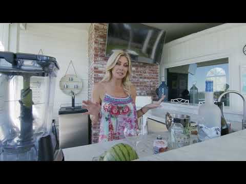 Baywatch and Playboy Bunny 💋 Brande Roderick Makes Healthy 🍹 Cocktails ❣️