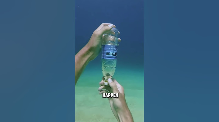 A diver at the ocean's bottom fills an air bottle (@shangerdanger) #shorts