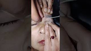 eyebrow banane ka #shortvideo #howtocutcurlyhair #viralvideo #trending #viralshort #ytshorts #shorts
