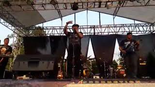 Suroboyo WANI kenceng...!!! THUNDERWALL BAND