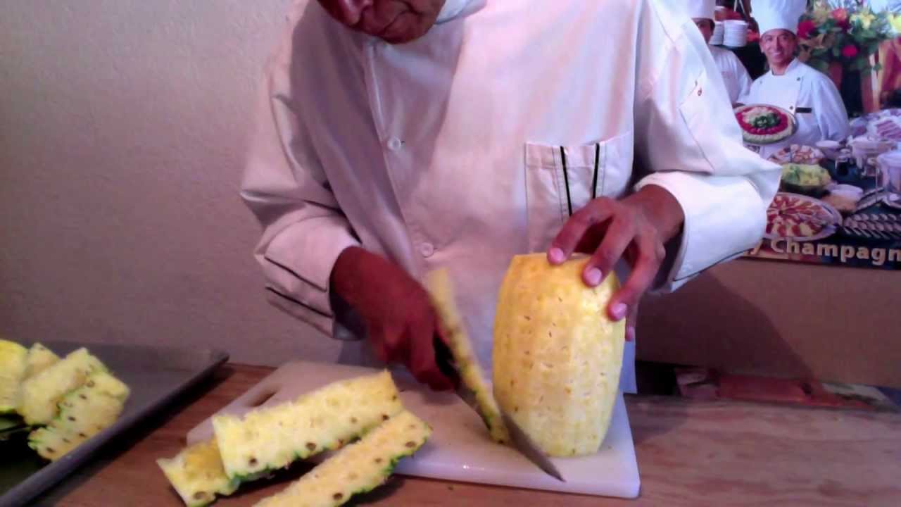 COMO PELAR UNA PIÑA Técnicas Culinarias Chef Vargas México - YouTube