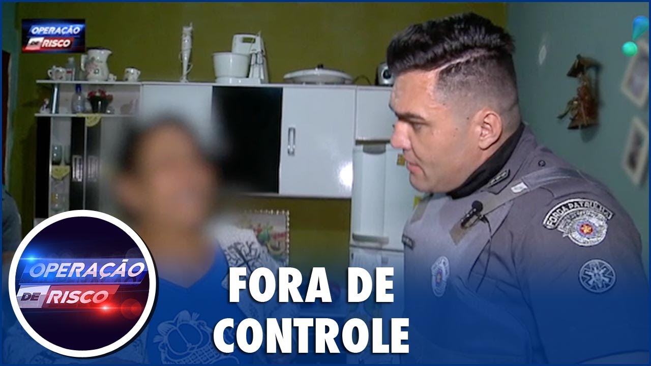 Mãe chama polícia após filho a ameaçar e quebrar casa: 