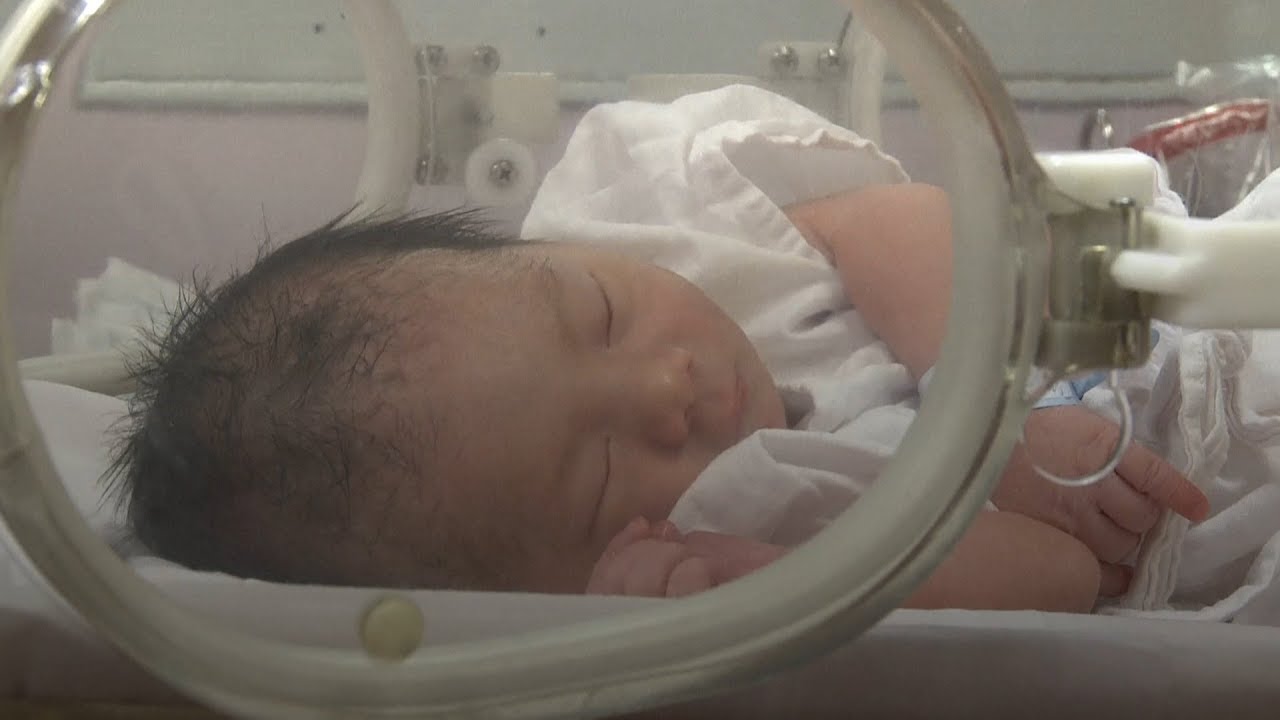 For newborns, breastfeeding in the first hour of life is critical YouTube