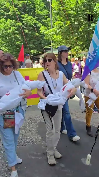 Le immagini simbolo del corteo pro Gaza a Roma