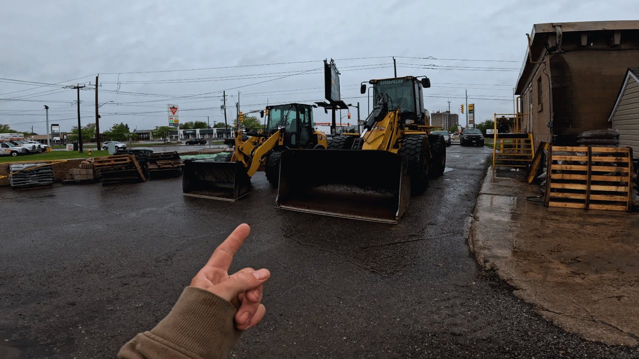 I Was Not Ready For This Busy Long Weekend Shift... - Caterpillar 930H POV!