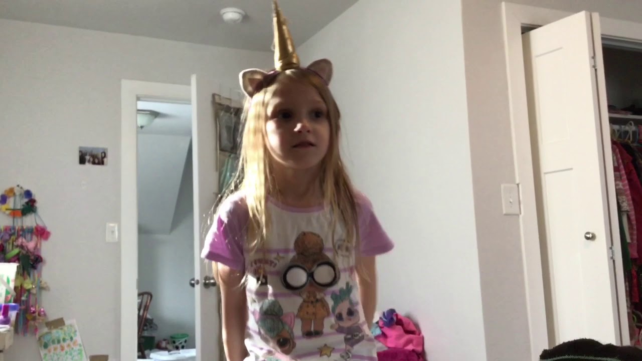 Little Girl Falls Off Bed While Singing YouTube