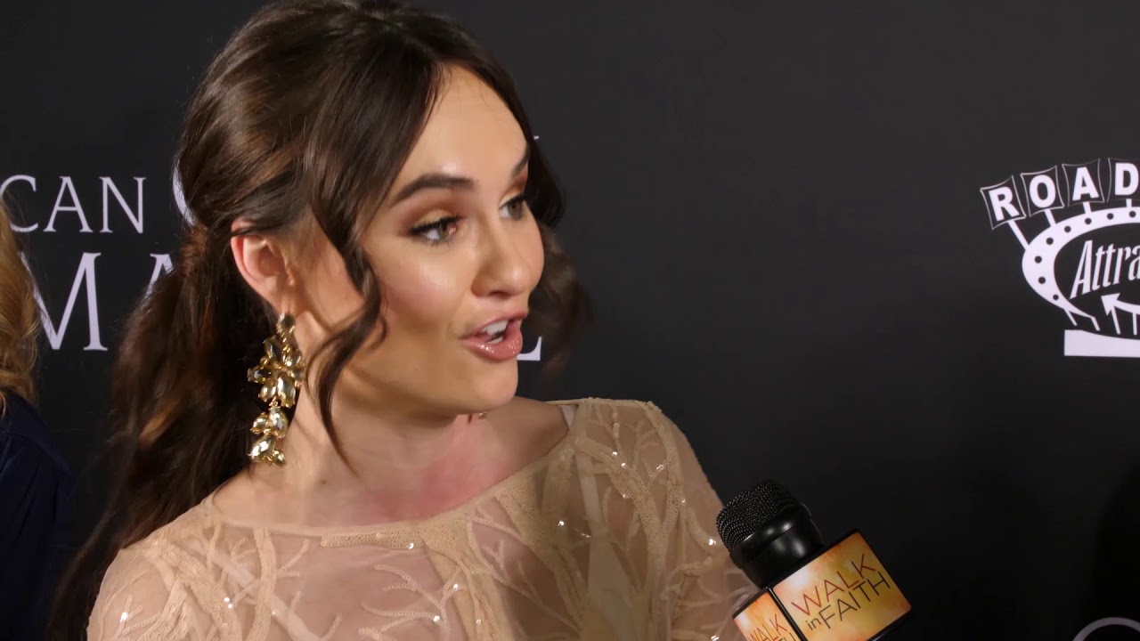 Dennis Quaid, Amy Grant & Madeline Carroll "I Can Only Imagine" Walk