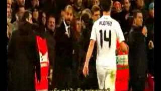 Guardiola y Xabi Alonso (Barcelona - Madrid 29/11/10)