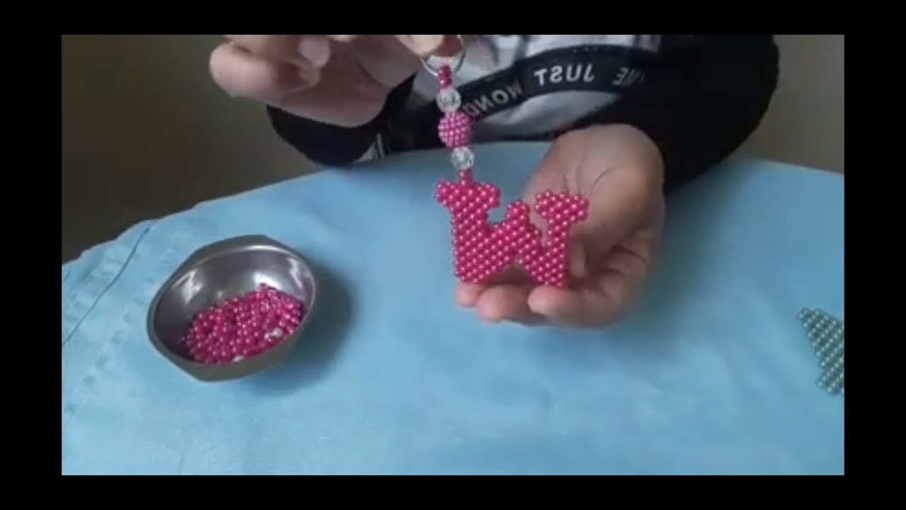 Chaveiro Letra W de Pérolas.