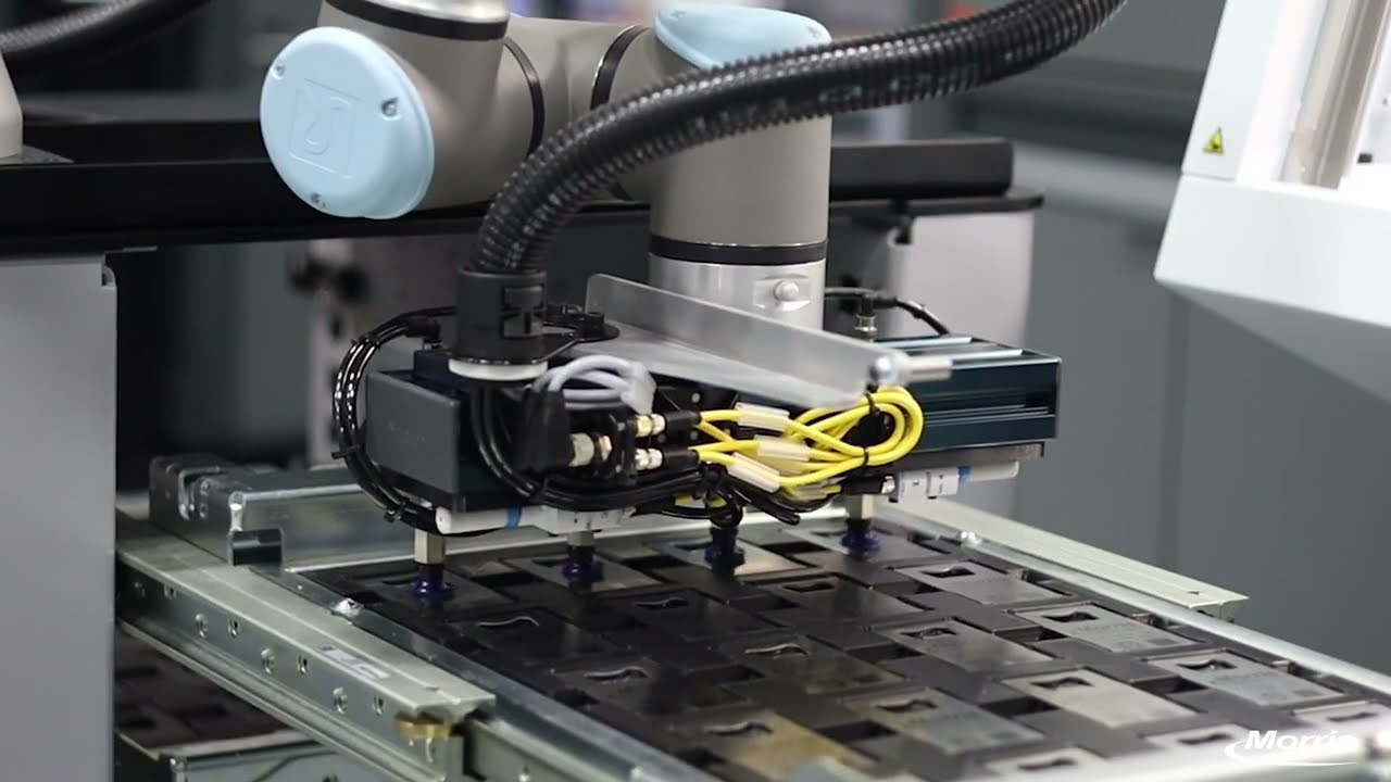 UR Robot Tending TRUMPF TruMark Station 5000