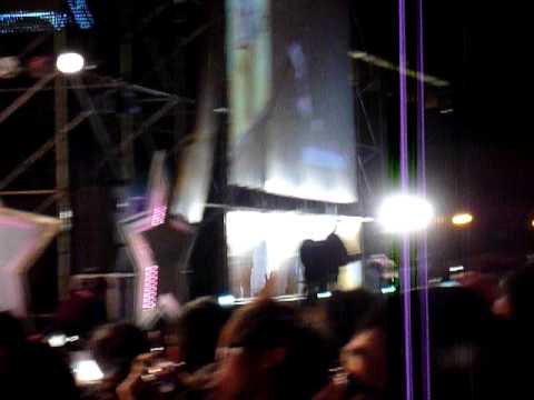 2011義大跨年-小豬唱愛瘋頭.MOV