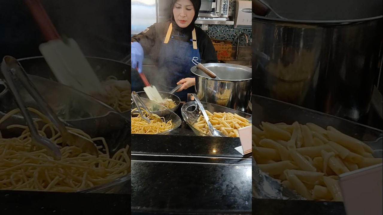 Live chow mein corner at buffet high tea, KL Tower