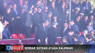 Başbakan için Ayağa Kalkmadı