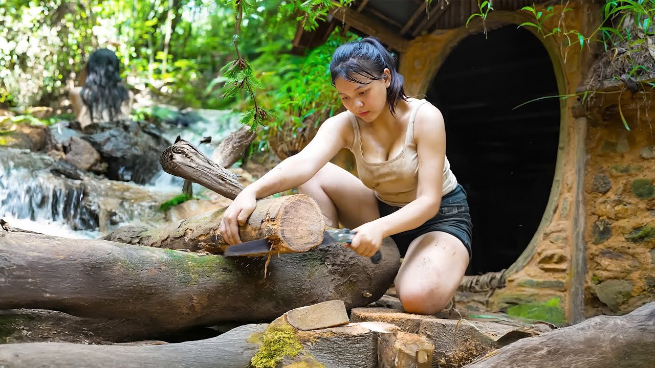 Overnight in a Cabin in the Wild, Avoid the Rain, Shower, and Cook - Survival Skills