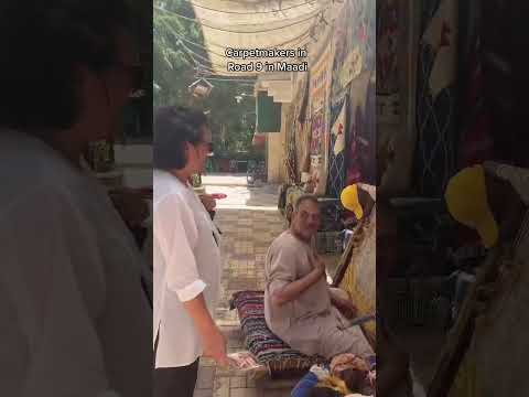 فن صناعة السجاد عائلة السجاد لديهم محلهم في شارع عمودي علي طريق 9في المعادي لطيف بشكل لا يصدق