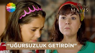 Feryal, Nehir arkadaşlarıyla buluşup eve geç geldiği için ona kızıyor! | Mayıs Kraliçesi