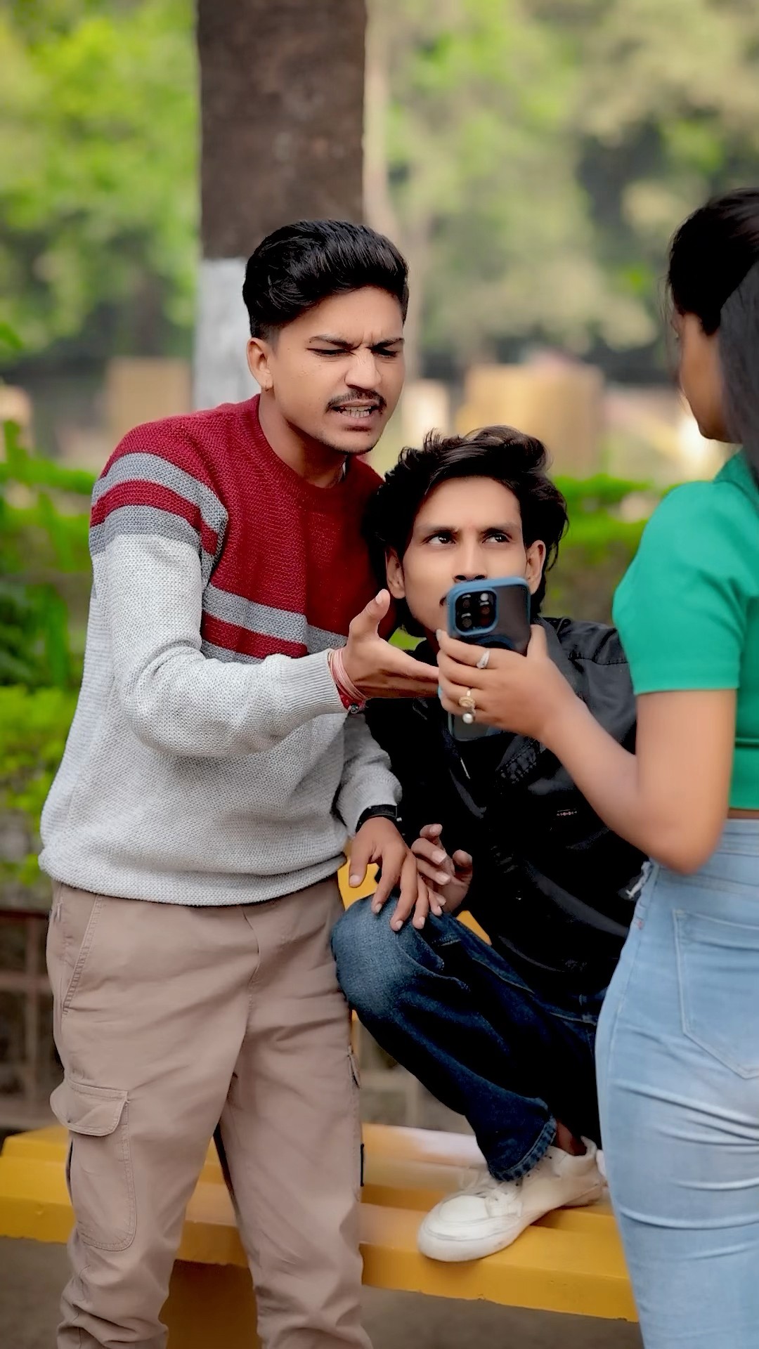 Esa dost kisi ko na mile