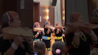 Baru nampak punggung mereka lembut menari #celebration #orangulu #kelabit #budaya #dayakborneo Baru nampak punggung mereka lembut menari #celebration #orangulu #kelabit #budaya #dayakborneo