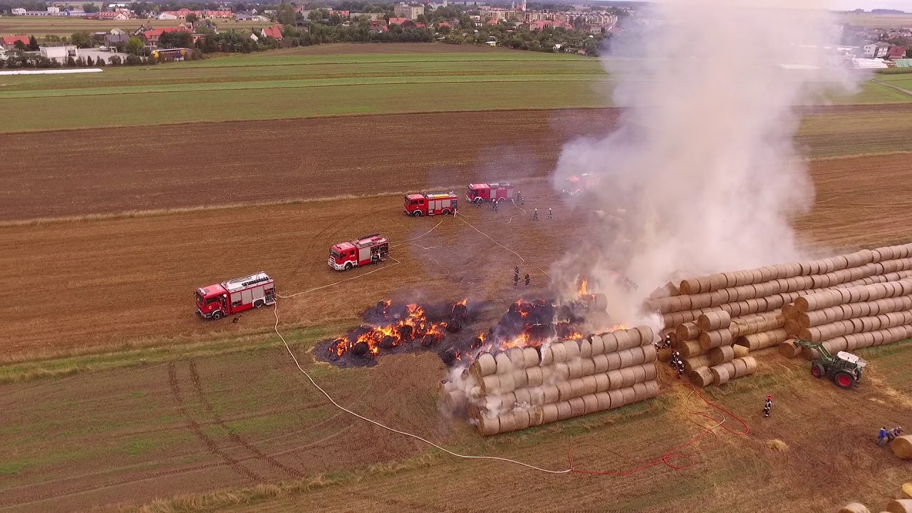 Pożar bel słomy w Oleśnie