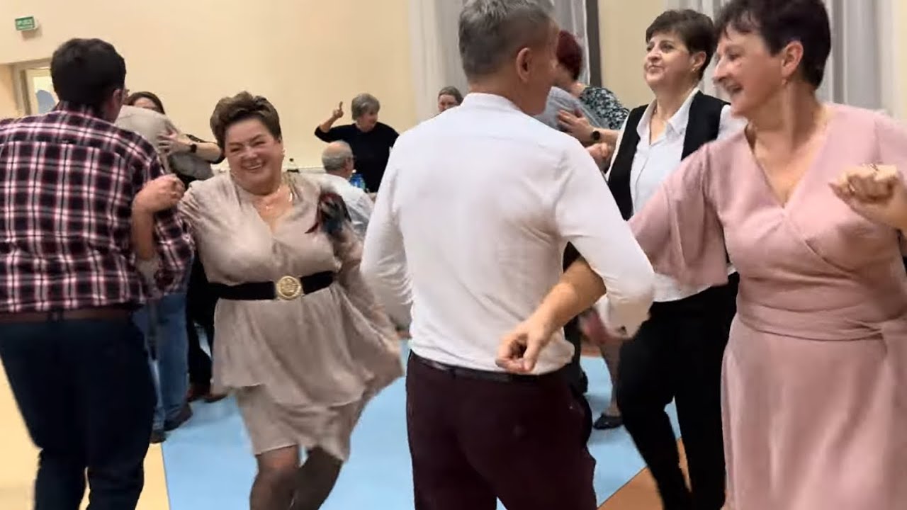 Ostatkowe szaleństwo gości na parkiecie przy kapeli Bursów w Pawłowie 17.Luty 2026r.