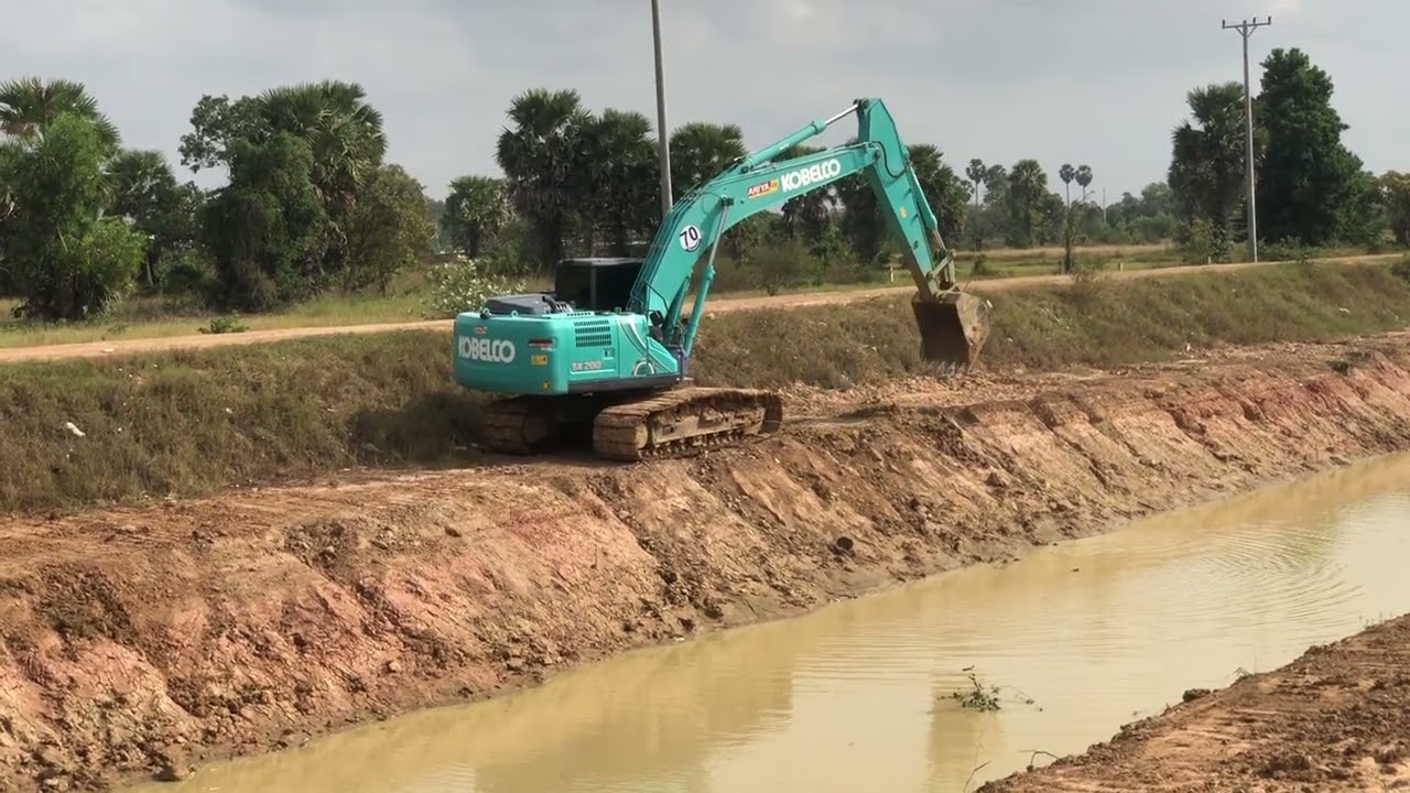 So Amazing Excavator Clean the road Water canal
