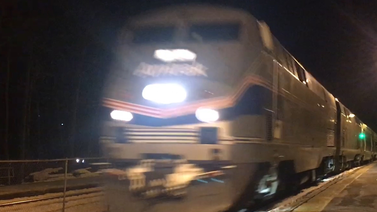 Amtrak Heritage 184 LAYS ON THE HORN!