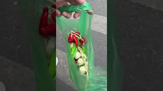 Andere Schauen Sich Die Stadt An, Ich Schau Mir Kleidung An