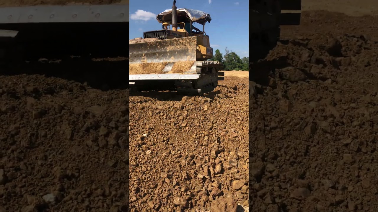 Level the ground to make it level with the road bulldozer 