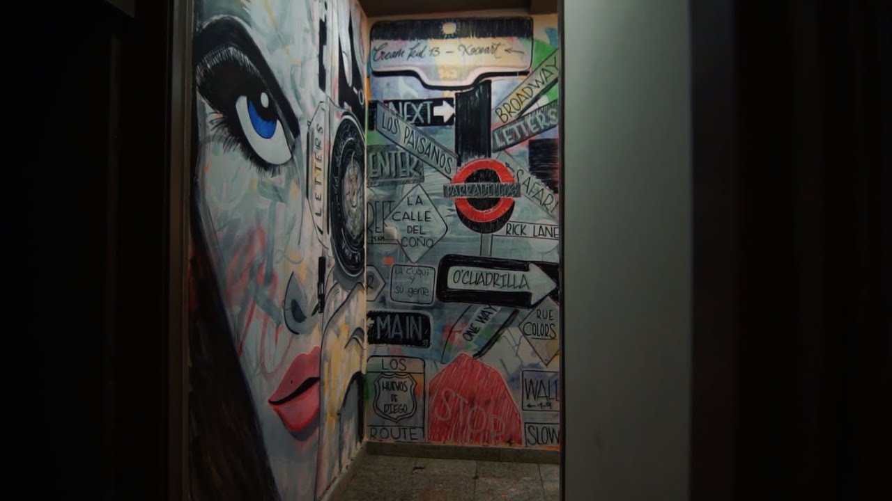 Michael letters pintando las paredes de La Rima Burgos