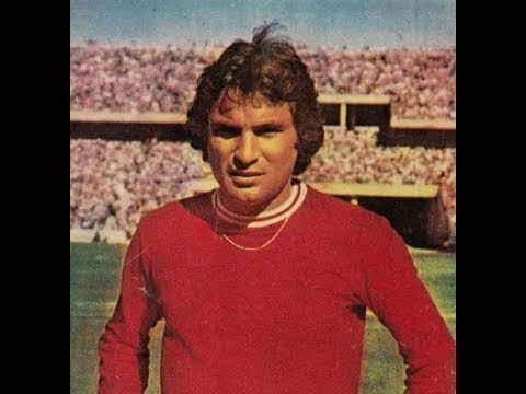 طاهر الشيخ لاعب النادى الأهلى في فترة السبعينات من القرن العشرين