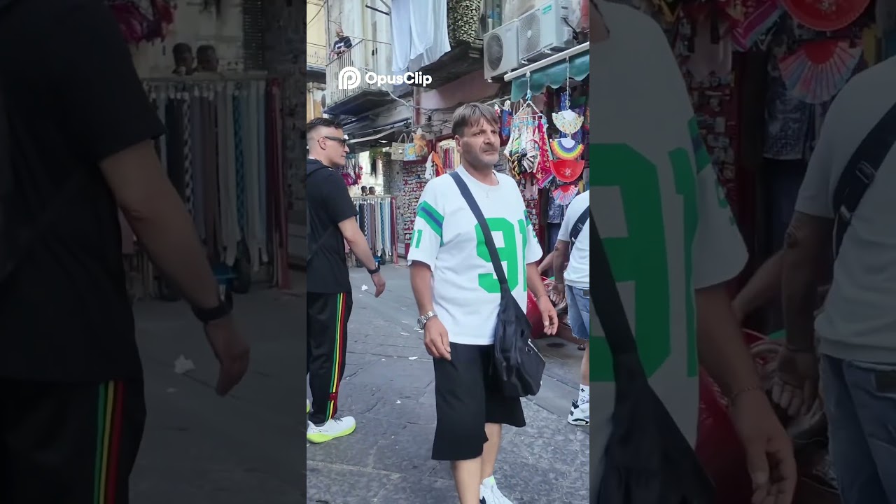 Per le strade di Napoli con Simone Cicalone! 