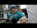獣医室で不安そうなもやちゃんと黒田さん。