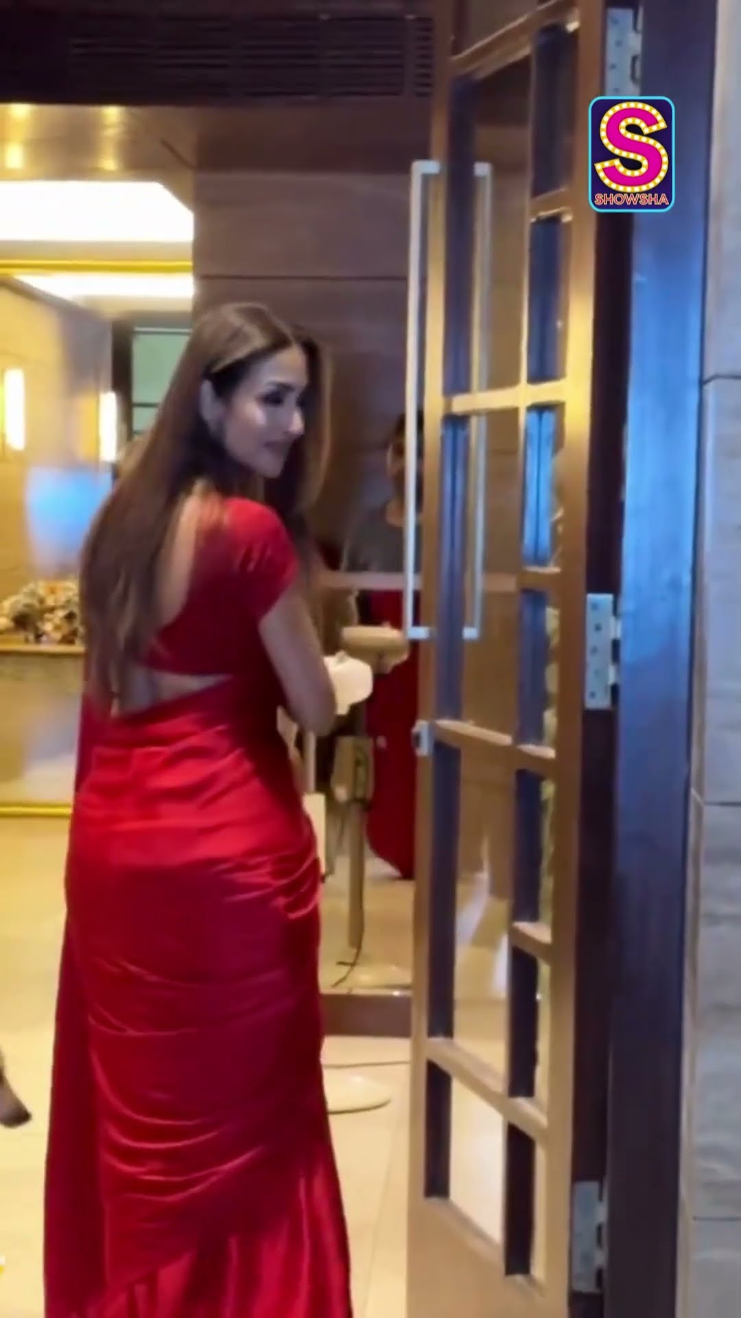 Malaika Arora Slays In Red Minimalist Saree, Raising Temperatures In Mumbai! | N18S #shorts