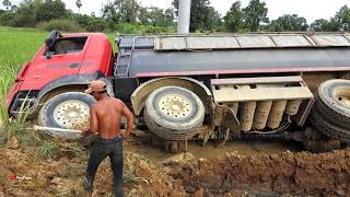 EPIC RECOVERY !! Overland Truck hyundai 25TON failed on ROAD, Expert Rescue- Excavator HITACHI zaxis