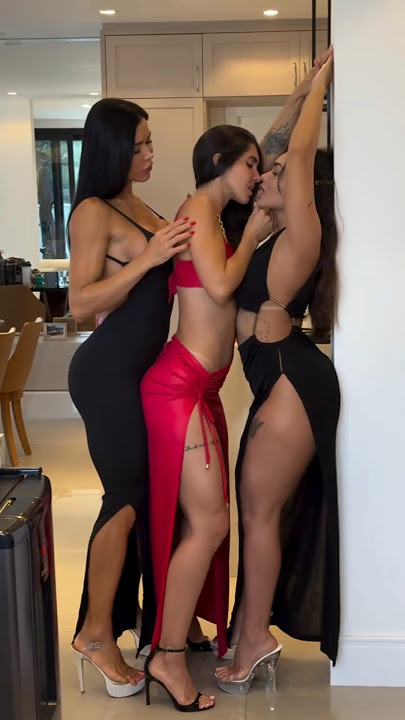 Trio Kisser 💋💋💋#kiss #kissme #kissmemore #wantmore #bold #lesbian #lesbians #porn #shorts #bisexual