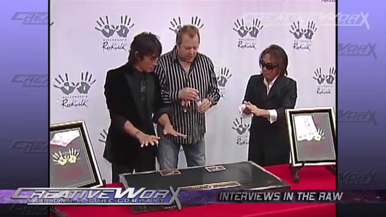 Christian Roth 2710 X HIDE B'z 稲葉浩志 吉川晃司 B'z - Break Table while honored at Hollywood's Rockwalk 2007 - YouTube