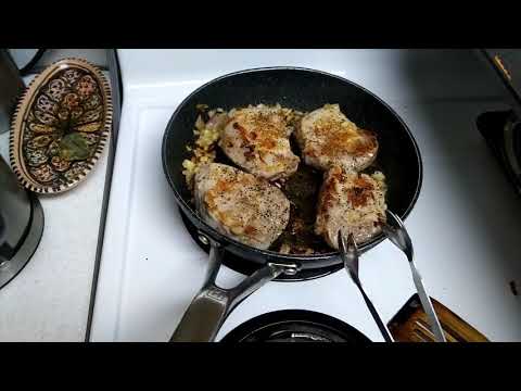 keto-pork-chops-with-creamy-cheese-sauce