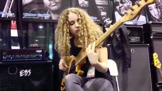 EBS @ NAMM'12 - Tal Wilkenfeld and Steve Ferrone jam, prt 2 chords