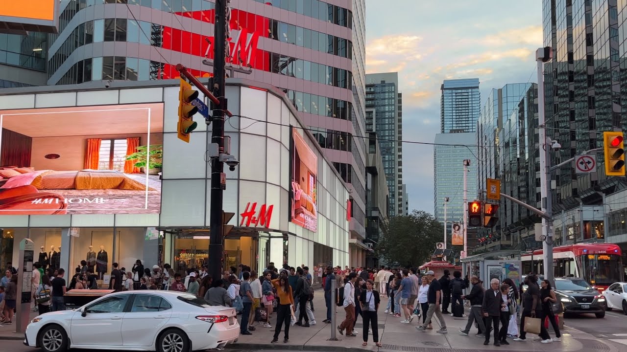 Friday Night Yonge-Dundas Square Downtown Toronto Walking Tour - YouTube