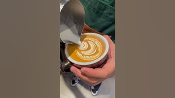Latte art wing tulip | Basic wiggle #latte #latteart #barista #baristalife #tulip #tutorial #wings