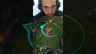 Toma pedrada #lol #leagueoflegends #lolgameplay #shorts #lolclips #gnar #gamer #gaming #gameplay #fy