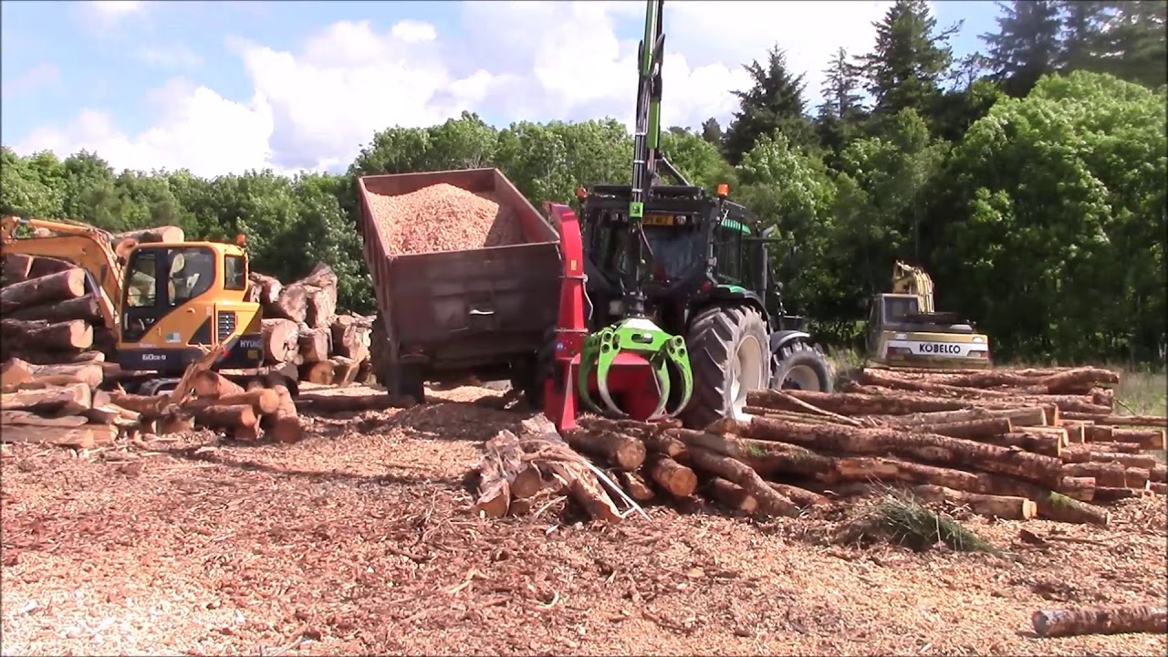 TP270 K chipper fed with Botex roof crane