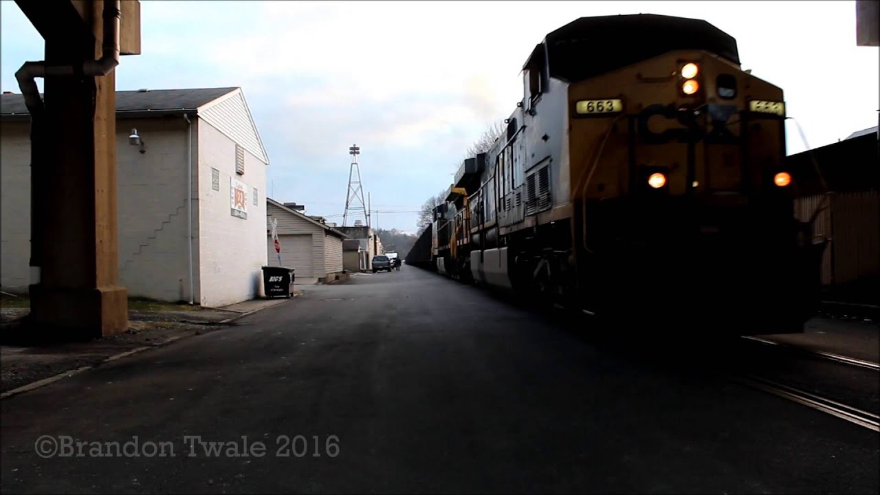 CSX N621-27 Street-running through Elizabeth, PA