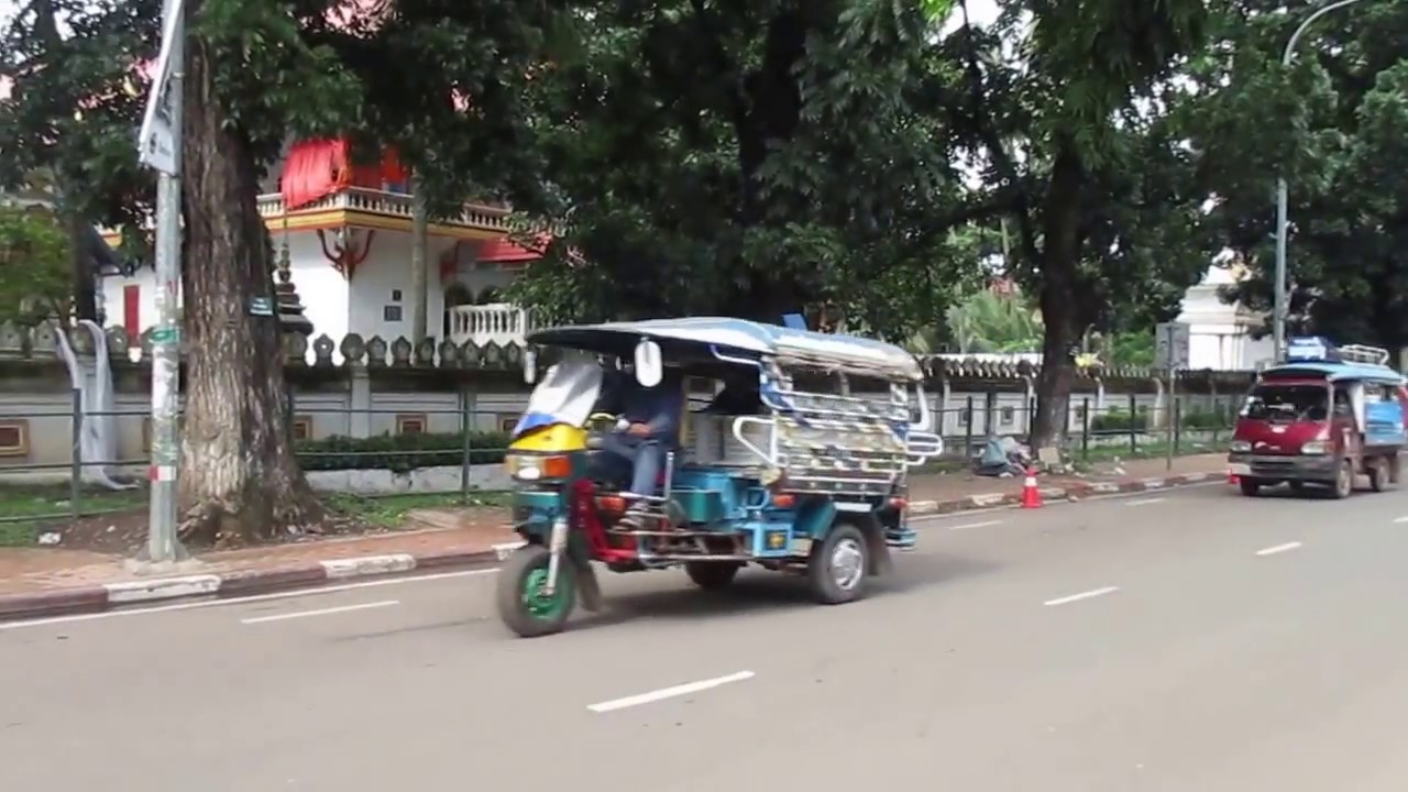 [Vientiane] Main Street at morning rush Laos