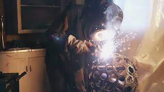 Avi Kieffer creating his Metamorphic Metal Art