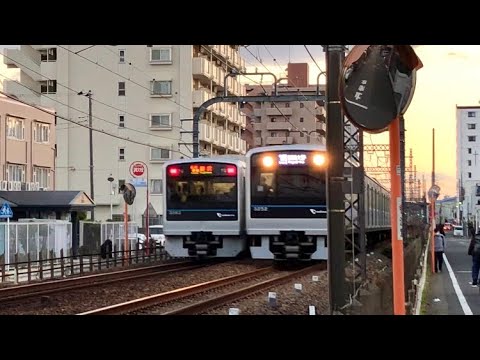 （2022.11.16撮影）小田急3000形3263F&3252F 走行シーン - YouTube