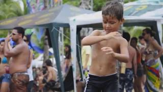 Miniatura del video "AWESOME KID DANCING at Festival for adults @ Psy trance (VIDEO) ॐ"