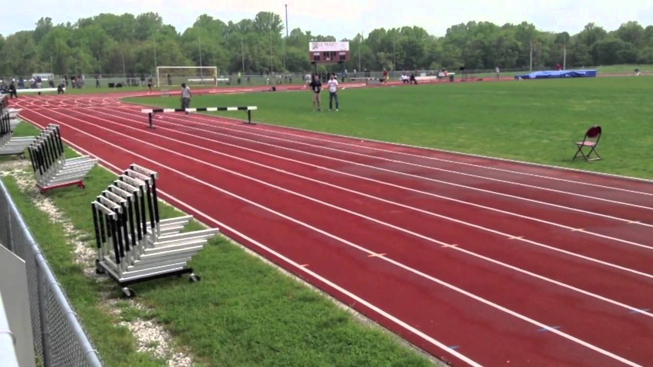 3000 Women steeplechase-Joselin last two laps