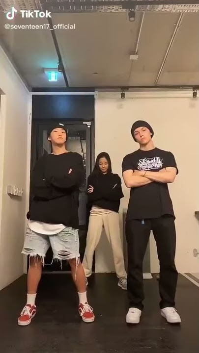Apink's Naeun Doing Left Right Challenge with Seventeen' Hoshi and Vernon