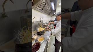 chef 👩‍🍳 life #pahadilifestyle #minivlog #shortvideo #ekmotahathighumechala #food #new #cheflife